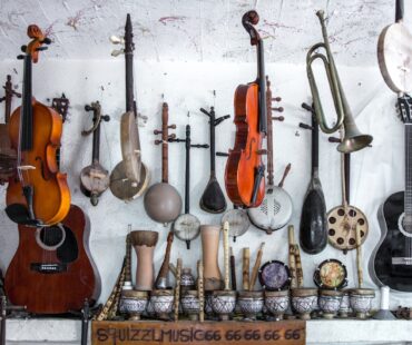 assorted-color guitar lot